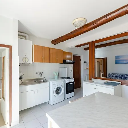 Altido Great Flat With Balcony & Sea View Near Beach شقة سيستري ليفانتي