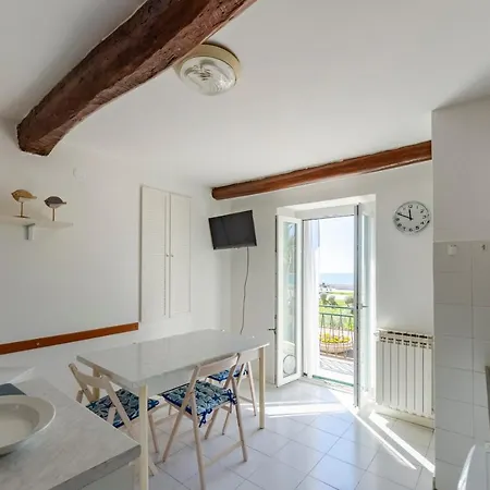 Altido Great Flat With Balcony & Sea View Near Beach شقة سيستري ليفانتي