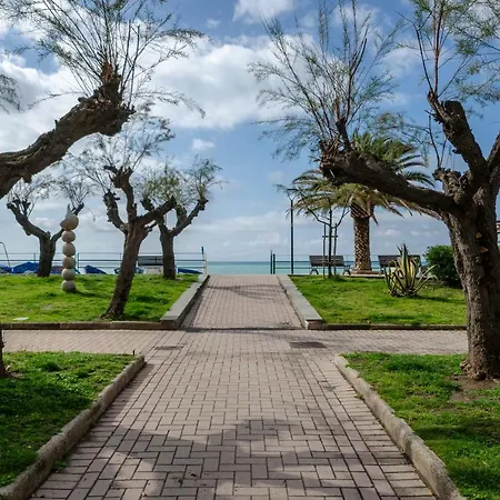 Altido Great Flat With Balcony & Sea View Near Beach