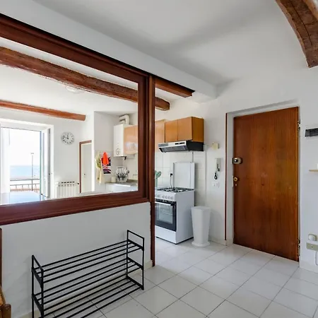 Altido Great Flat With Balcony & Sea View Near Beach سيستري ليفانتي