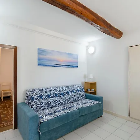 Altido Great Flat With Balcony & Sea View Near Beach شقة